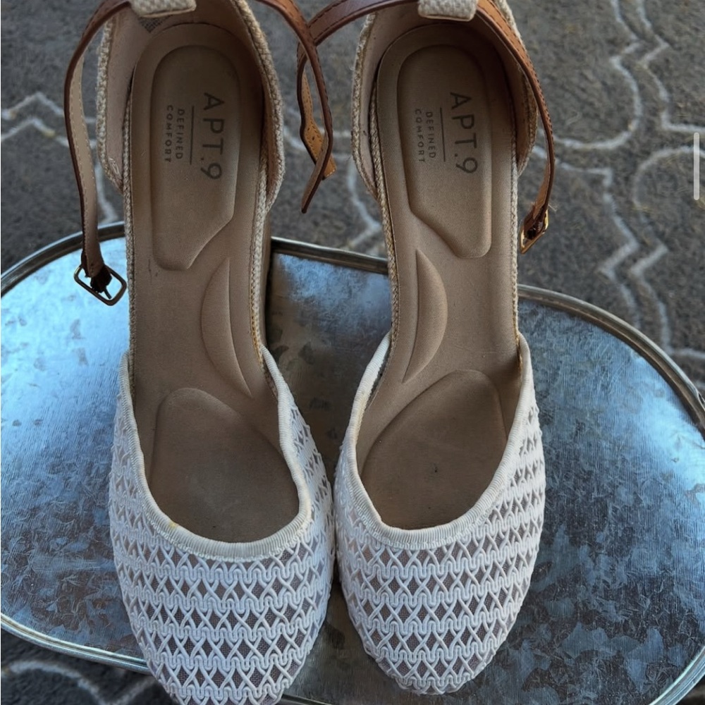 Apt. 9 Women's Cream and Tan Shoes